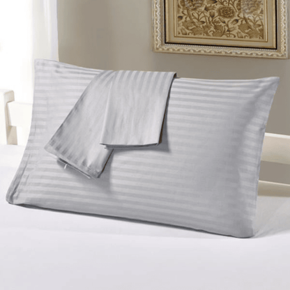 A striped pattern deluxe pillow case 