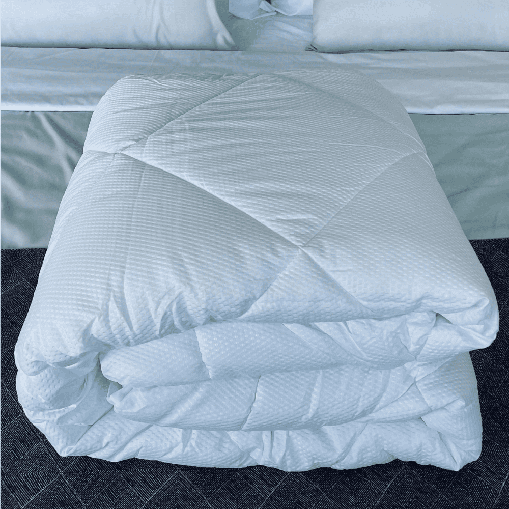 Premium Breathable All-Season Polyester Duvet for Year-Round Use - Premium Blankets from HYC Design 